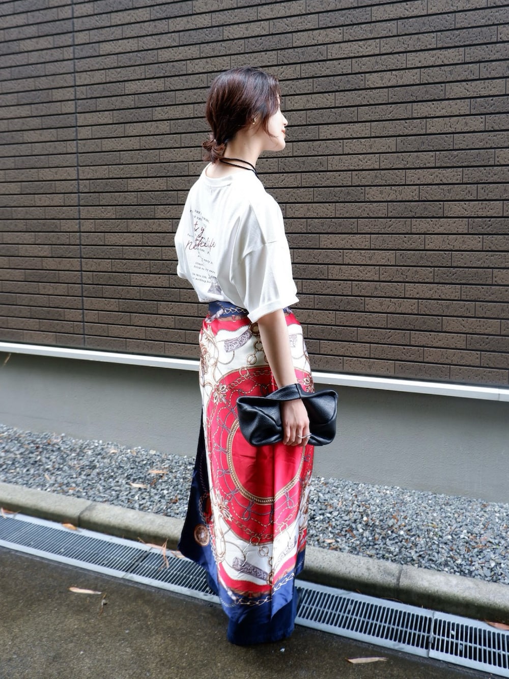 「PR、Tシャツ、プチプラ、デニム、デニムパンツ、ワイドパンツ、シンプルコーデ、休日スタイル、スカーフ、レイヤードスタイル、お出かけコーデ、チョーカーネックレス、雨の日コーデ、白Tシャツ、レタリング」｜「tiptopのレタリングBIGTシャツ（Tシャツ/カットソー、ホワイト系）」を使った、𝚔𝚘𝚌𝚘𝚊さん（骨格ナチュラル・レディース・160cm）の夏コーディネートの4枚目の写真