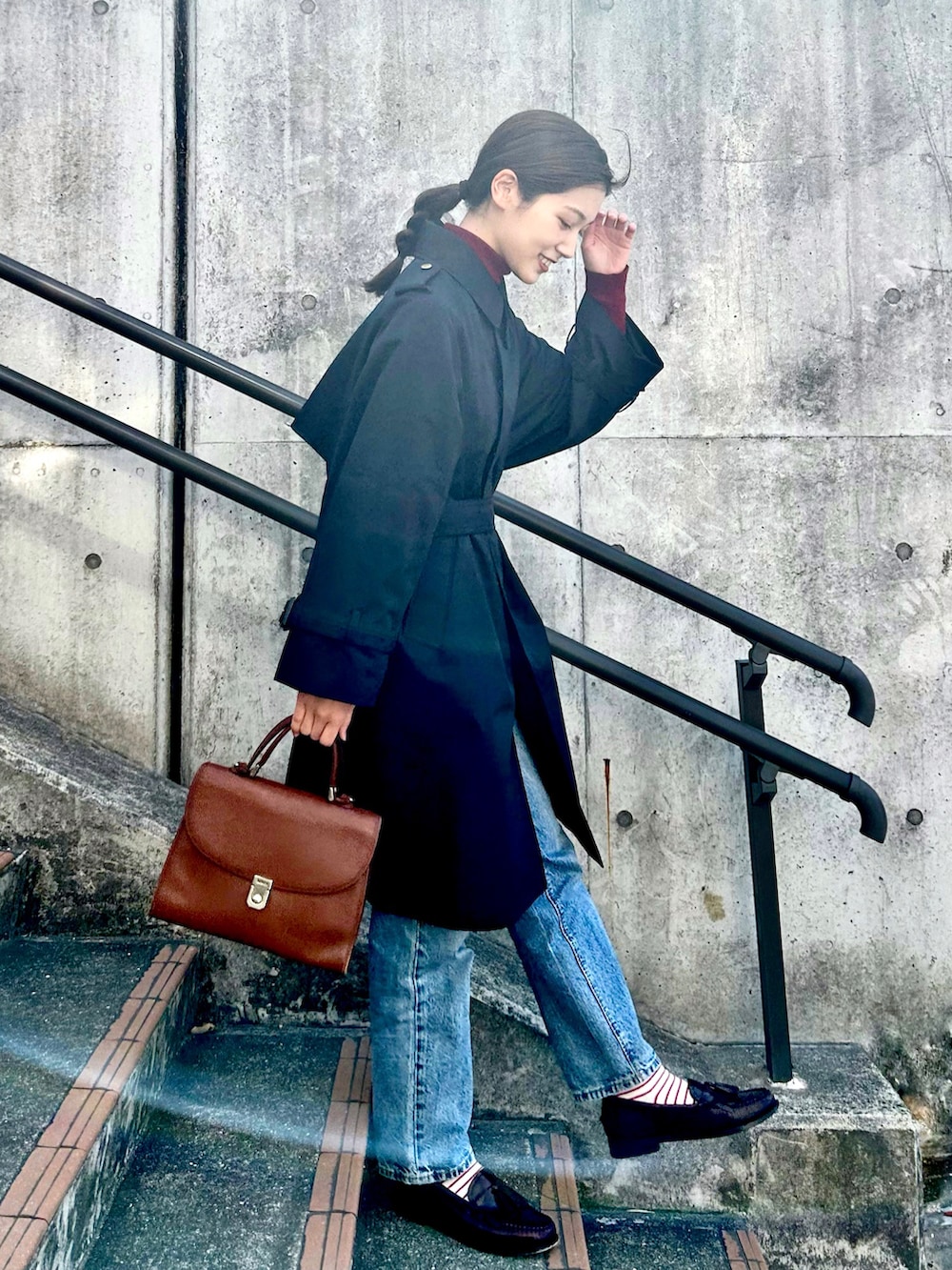 「春服デビュー宣言、春アウター、きれいめカジュアル、トレンチコート、春服みてみて、GU、GU and beautiful people、レイヤードスタイル、ローファー、PR、デニム、プチプラ、スクエアバッグ、ボーダー、ビッグシルエット」|「GUのアイテム(トレンチコート、ブラック系)」を使った、𝚔𝚘𝚌𝚘𝚊さん(レディース・160cm)の春コーディネートの2枚目の写真