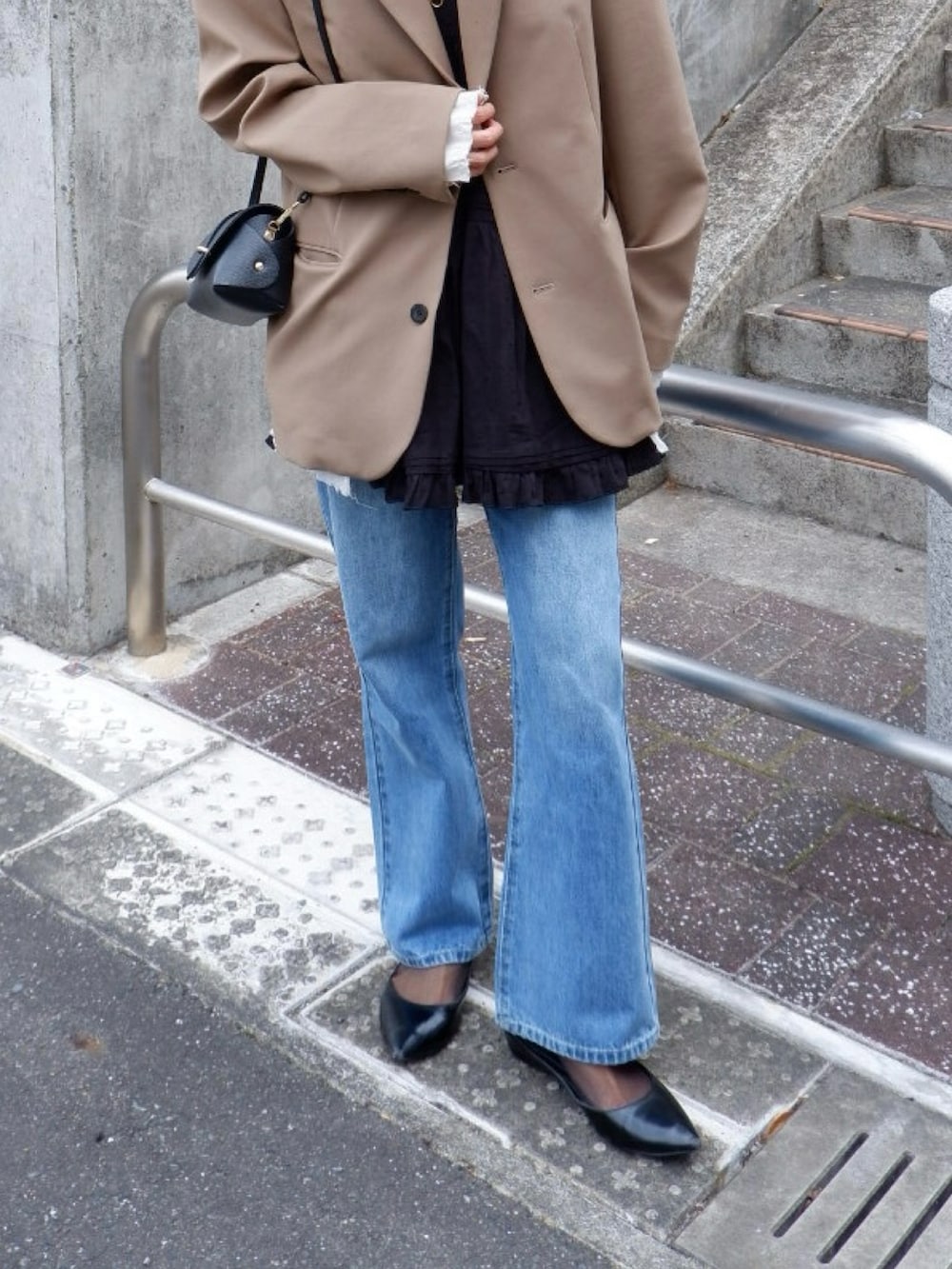 𝚊𝚔𝚘さんの「Over Shoulder Jacket（TODAYFUL）」を使ったコーディネートの3枚目の写真