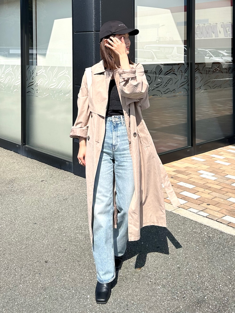 「春のおしゃ見えテクニック、春コーデ、春アウター、トレンチコート、デニム、ブーツ、プチプラ、キャップ、ビスチェ、レイヤードスタイル、ショルダーバッグ、スプリングコート、オフィスカジュアル、お出かけコーデ、PR」｜「tiptopの【2サイズ展開】ボリューム袖ベルト付きトレンチコート【ZOZO限定アイテム】（トレンチコート、ベージュ系）」を使った、𝚔𝚘𝚌𝚘𝚊さん（レディース・160cm）の春コーディネートの2枚目の写真