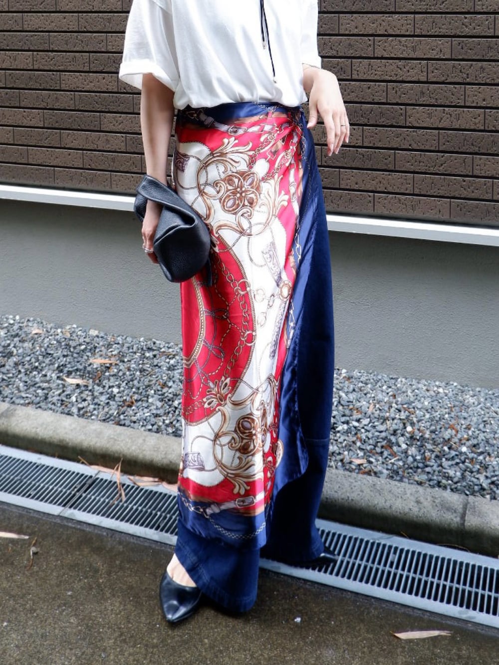 「PR、Tシャツ、プチプラ、デニム、デニムパンツ、ワイドパンツ、シンプルコーデ、休日スタイル、スカーフ、レイヤードスタイル、お出かけコーデ、チョーカーネックレス、雨の日コーデ、白Tシャツ、レタリング」｜「tiptopのレタリングBIGTシャツ（Tシャツ/カットソー、ホワイト系）」を使った、𝚔𝚘𝚌𝚘𝚊さん（骨格ナチュラル・レディース・160cm）の夏コーディネートの3枚目の写真