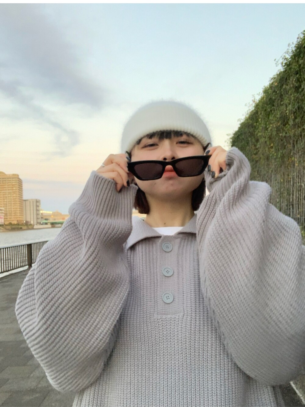 「ゆったりコーデ、ビックシルエット、お洒落さんとつながりたい、ストリート、ビーニー、韓国ファッション、韓国ブランド、韓国コーデ、raucohouse、低身長、低身長女子、韓国ストリート、韓国好きな人と繋がりたい、韓国スタイル、韓国」｜「SHEINのアイテム（ニットキャップ/ビーニー、ホワイト系）」を使った、芋の助さん（レディース・153cm）の冬コーディネートの4枚目の写真