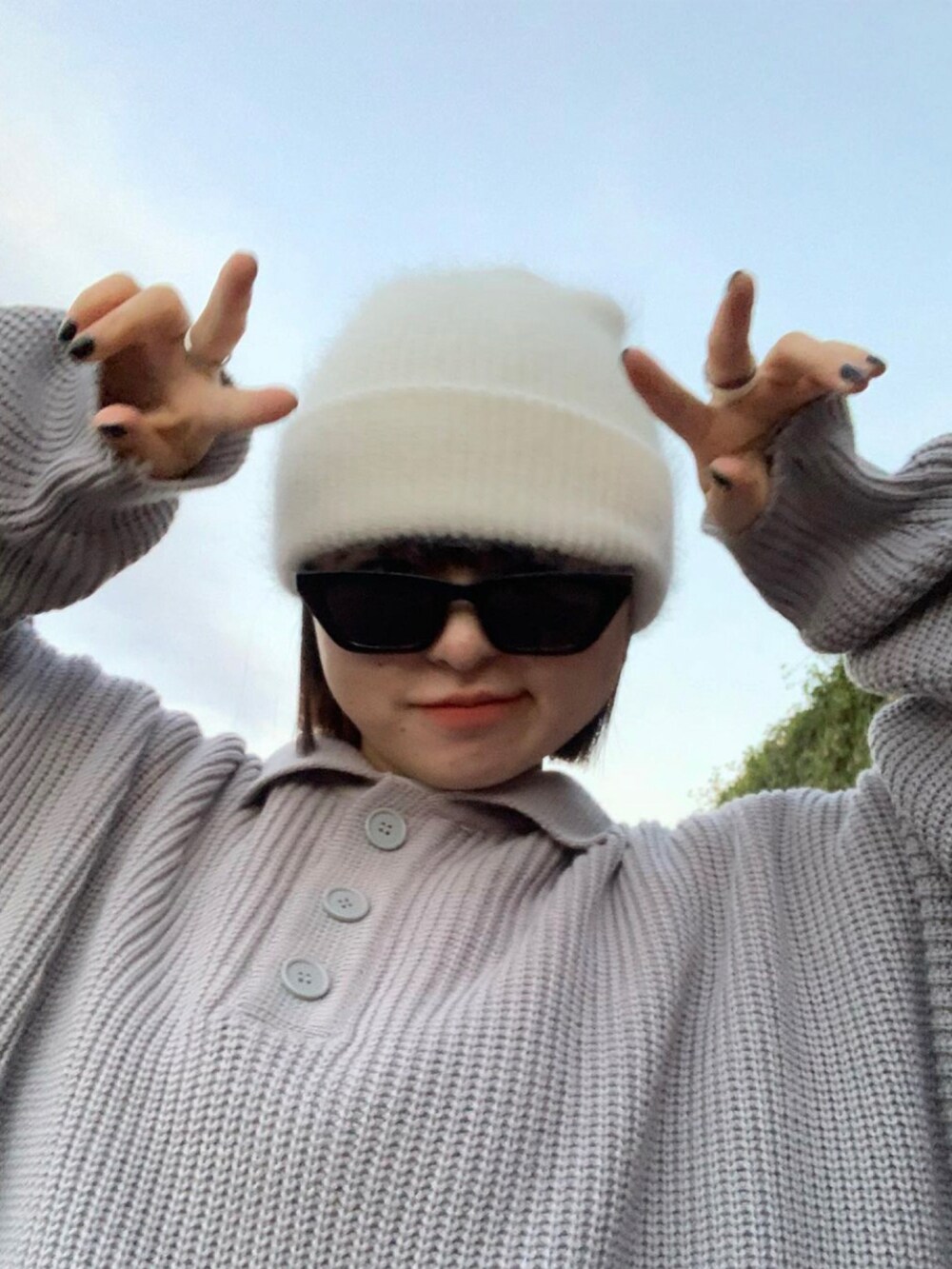 「ゆったりコーデ、ビックシルエット、お洒落さんとつながりたい、ストリート、ビーニー、韓国ファッション、韓国ブランド、韓国コーデ、raucohouse、低身長、低身長女子、韓国ストリート、韓国好きな人と繋がりたい、韓国スタイル、韓国」｜「SHEINのアイテム（ニットキャップ/ビーニー、ホワイト系）」を使った、芋の助さん（レディース・153cm）の冬コーディネートの5枚目の写真