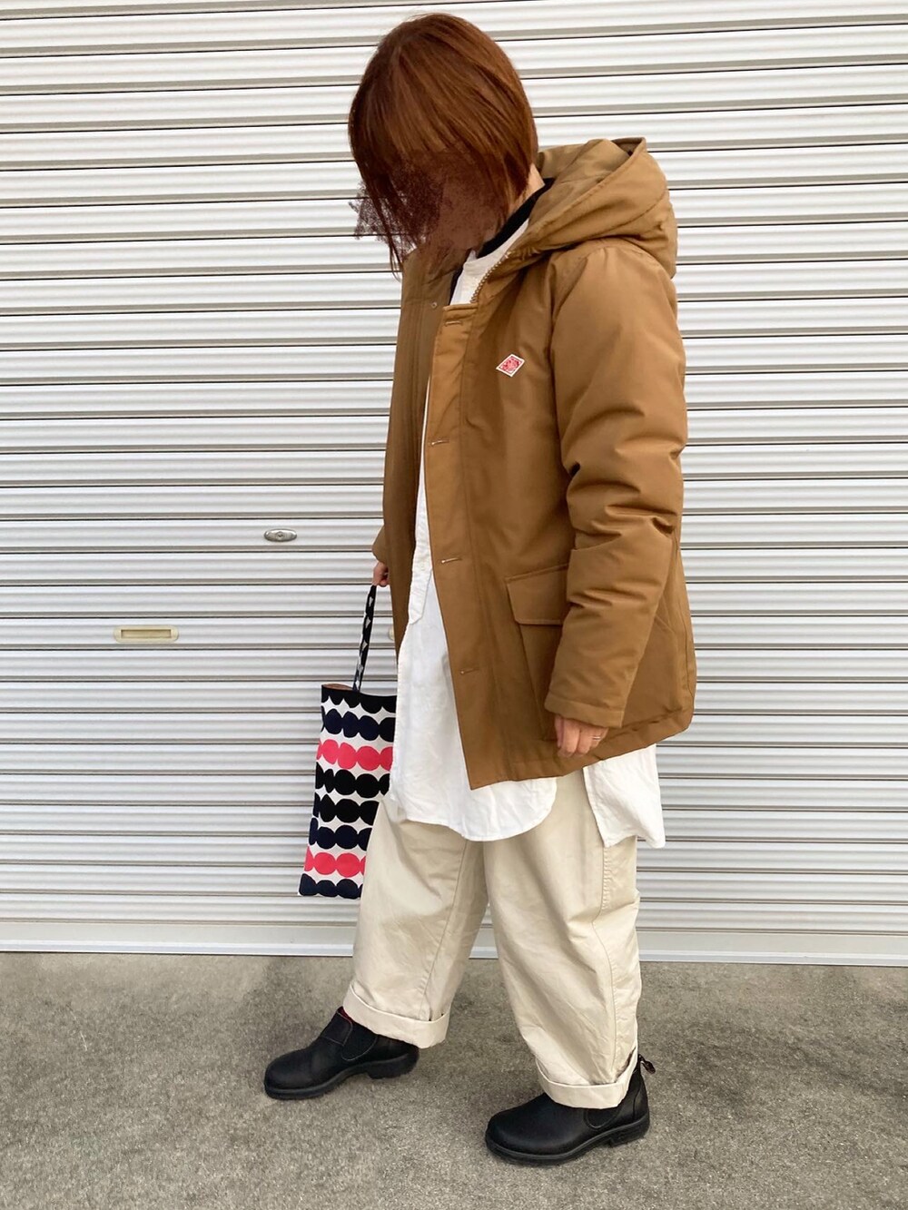 「大人カジュアル、ダウンジャケット、Danton、Bshop、無印良品、白シャツ、UNIQLO、UNIQLO U、パンツコーデ、私の推しブランド、チノパン、blundstone、マリメッコ、marimekko」｜「marimekkoのアイテム（トートバッグ、その他）」を使った、puuuupiiii2720さん（レディース・158cm）の冬コーディネートの3枚目の写真