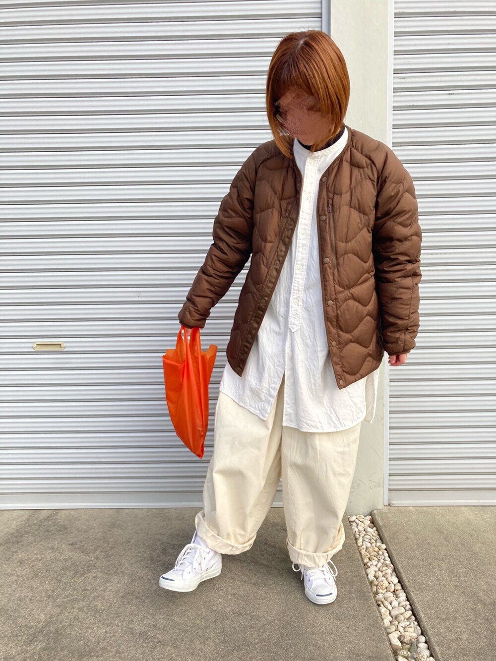 「カジュアル、シンプル、今日のコーデ、UNIQLO、ホワイトマウンテニアリング、低身長コーデ、ordinary fits、ootd、ジェームスパンツ、オーディナリーフィッツ、コンバース、スニーカー」｜「asobozeのアイテム（エコバッグ/サブバッグ、オレンジ系）」を使った、puuuupiiii2720さん（レディース・158cm）の冬コーディネートの3枚目の写真