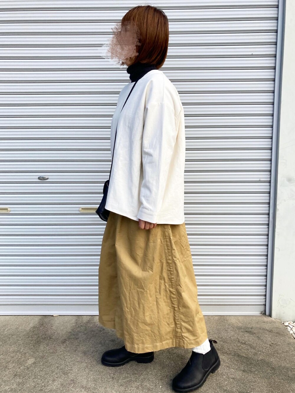 「冬コーデ、大人カジュアル、お洒落さんとつながりたい、ジムフレックス、スカート、blundstone、低身長、ブランドストーン、ブーツ、カジュアルコーデ」｜「GYMPHLEXの【Gymphlex】ラグビースカート WOMEN（スカート、ベージュ系）」を使った、puuuupiiii2720さん（レディース・158cm）の冬コーディネートの2枚目の写真