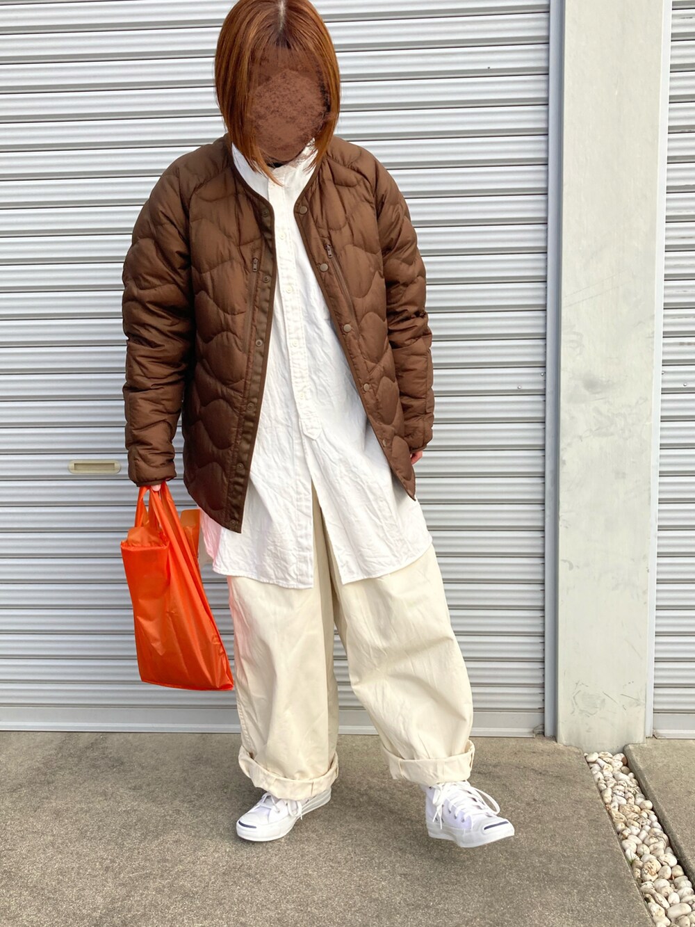 「カジュアル、シンプル、今日のコーデ、UNIQLO、ホワイトマウンテニアリング、低身長コーデ、ordinary fits、ootd、ジェームスパンツ、オーディナリーフィッツ、コンバース、スニーカー」｜「asobozeのアイテム（エコバッグ/サブバッグ、オレンジ系）」を使った、puuuupiiii2720さん（レディース・158cm）の冬コーディネートの2枚目の写真