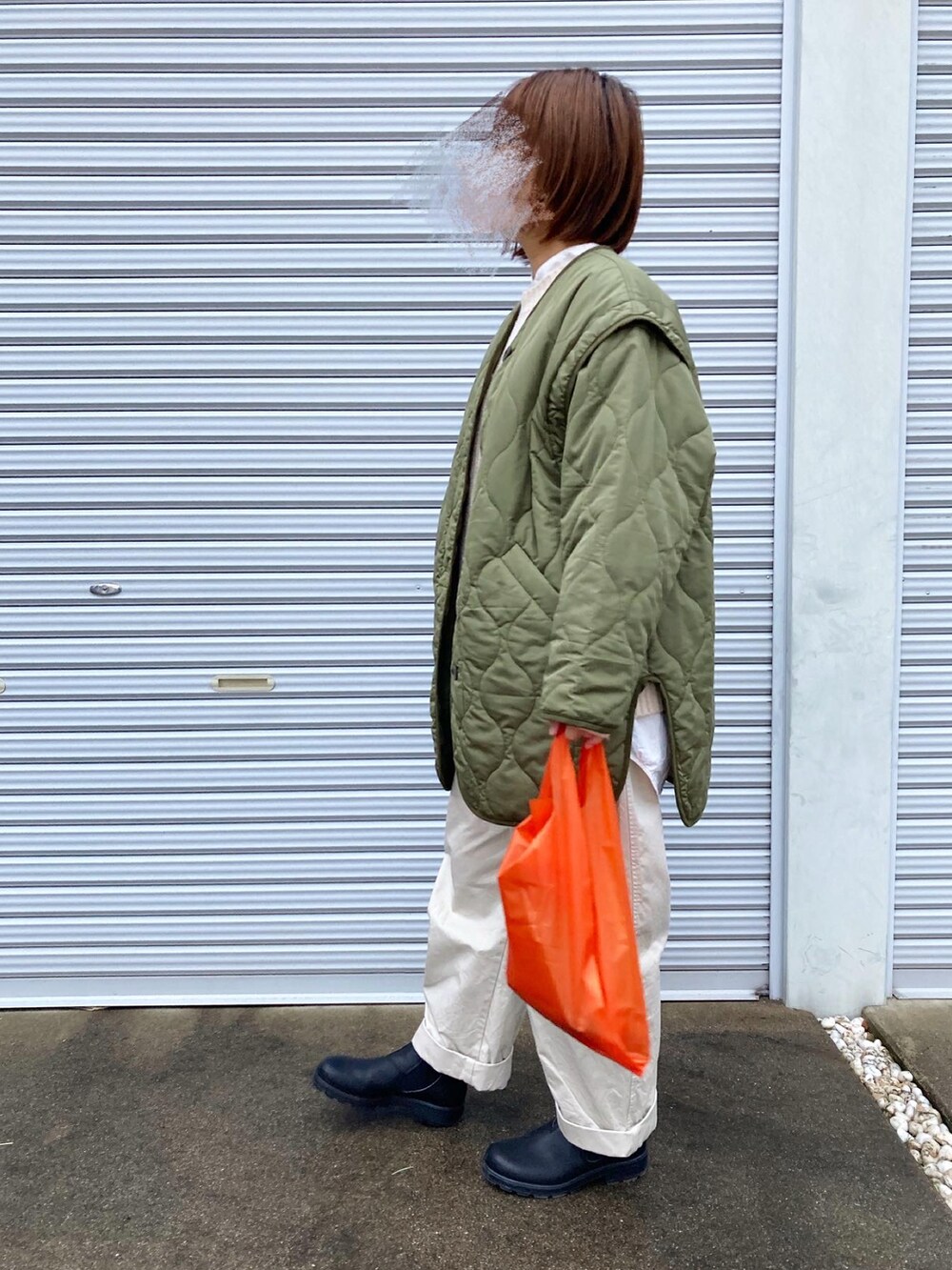 「冬コーデ、オトナカジュアル、UNIQLO、ユニクロユー、UNIQLO U、BONLECILL、スカートスタイル、カジュアル、キルティングジャケット、チノパン、blundstone、ブランドストーン」｜「Blundstoneの【Blundstone/ブランドストン】サイドゴアローカットブーツ（ブーツ、ブラック系）」を使った、puuuupiiii2720さん（レディース・158cm）の冬コーディネートの2枚目の写真