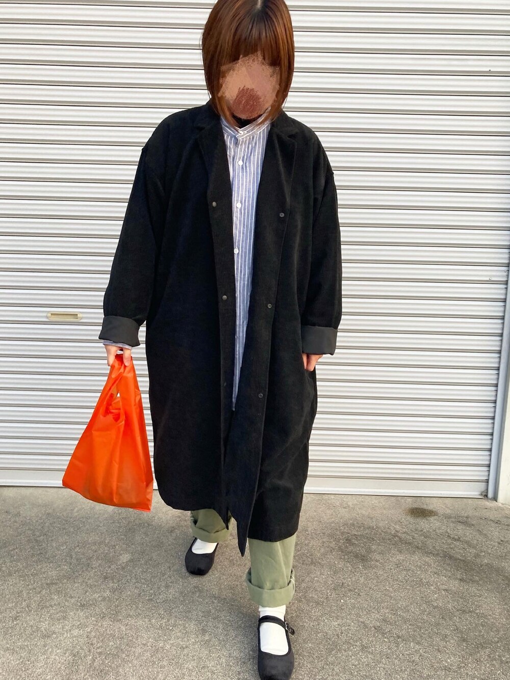 「MUJI Labo、無印コーデ、シャツコート、ストライプシャツ、orcival、カーゴパンツ、シュベック(SVEC)、カンフーシューズ、冬コーデ、プチプラミックス」｜「SVECのカンフーシューズ /  SVEC シュベック kung fu Shoes（バレエシューズ、ブラック系）」を使った、puuuupiiii2720さん（レディース・158cm）の冬コーディネートの3枚目の写真