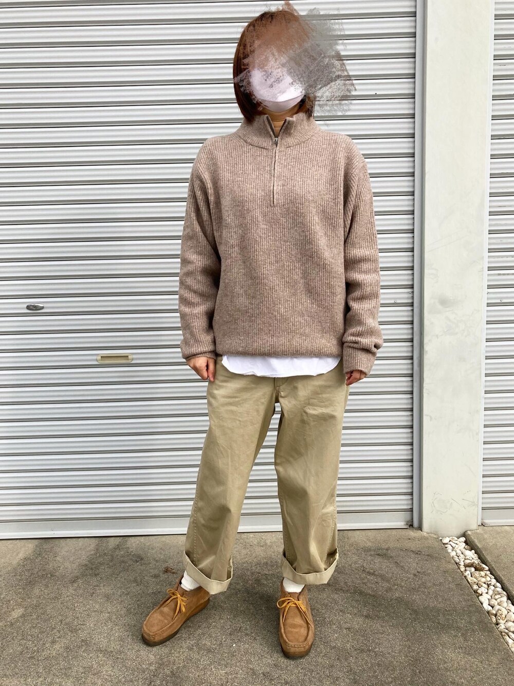 「シンプルコーデ、プチプラコーデ、ユニクロ、ニット、オトナカジュアル、チノパン、シンゾーン(Shinzone)、クラークス、冬コーデ、ベージュコーデ」｜「THE SHINZONEの【THE SHINZONE】カットオフ チノパンツ WOMEN（チノパンツ、ベージュ系）」を使った、puuuupiiii2720さん（レディース・158cm）の冬コーディネートの2枚目の写真