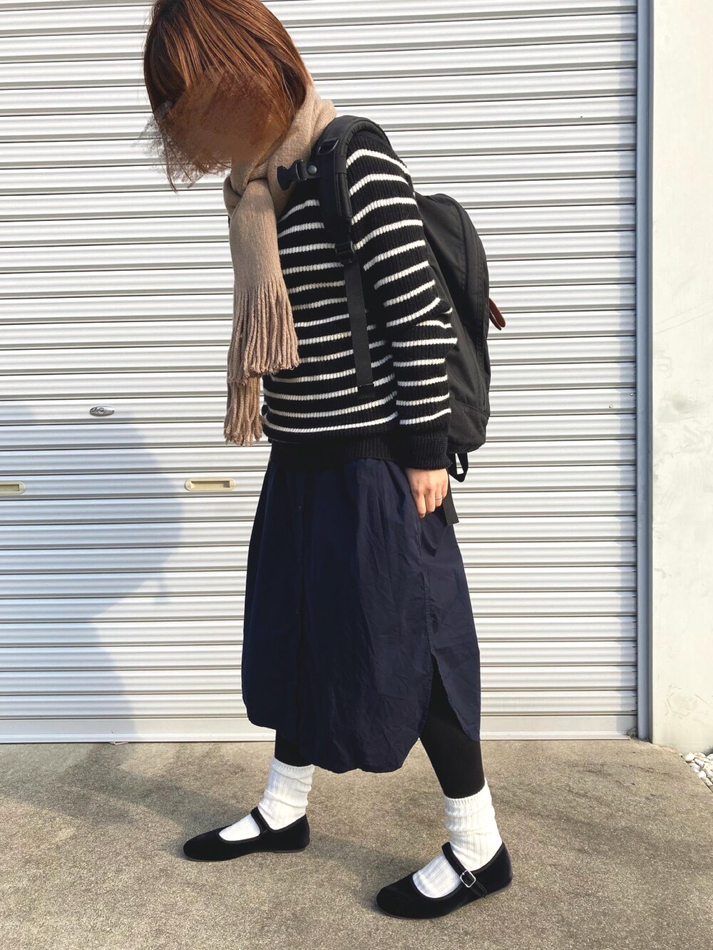 「冬コーデ、ニットコーデ、秋冬コーデ、ユニクロ、UNIQLO、シャツワンピース、ビッグシルエット、ボーダーニット、カンフーシューズ、シュベック(SVEC)、フラットシューズ、おしゃれさんと繋がりたい」｜「SVECのカンフーシューズ /  SVEC シュベック kung fu Shoes（バレエシューズ、ブラック系）」を使った、puuuupiiii2720さん（レディース・158cm）の冬コーディネートの2枚目の写真