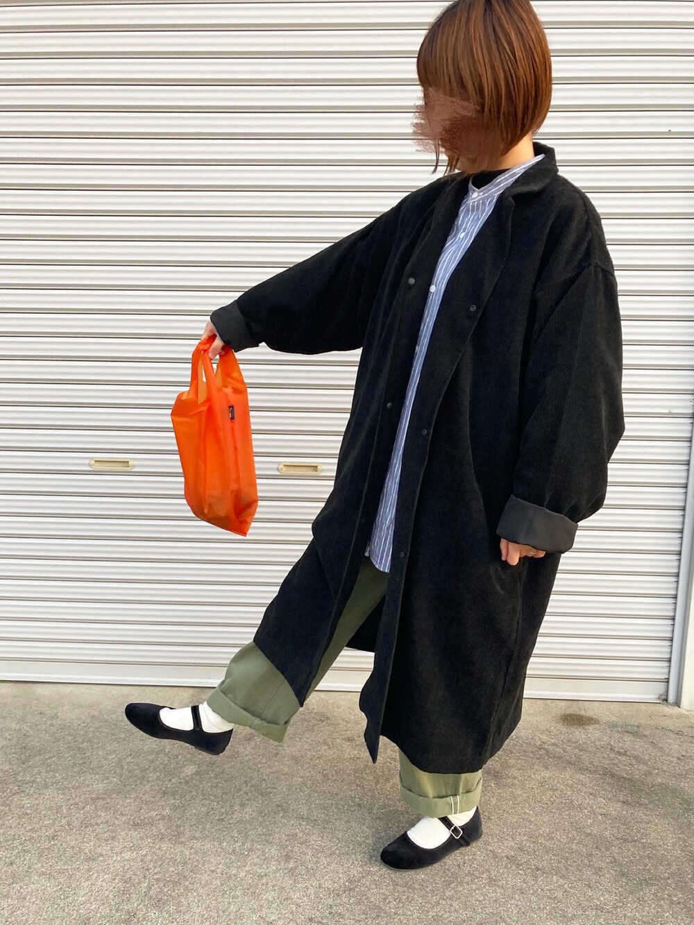 「MUJI Labo、無印コーデ、シャツコート、ストライプシャツ、orcival、カーゴパンツ、シュベック(SVEC)、カンフーシューズ、冬コーデ、プチプラミックス」｜「SVECのカンフーシューズ /  SVEC シュベック kung fu Shoes（バレエシューズ、ブラック系）」を使った、puuuupiiii2720さん（レディース・158cm）の冬コーディネートの2枚目の写真