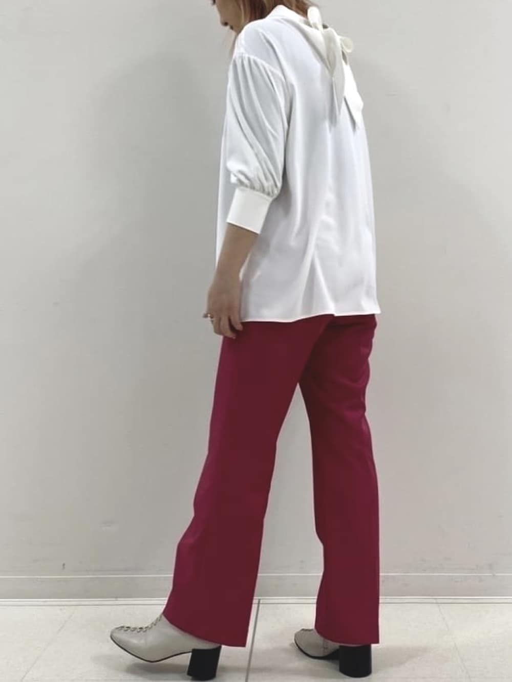 ピンク系のその他パンツを着用したレディースの春コーディネートの3枚目の写真