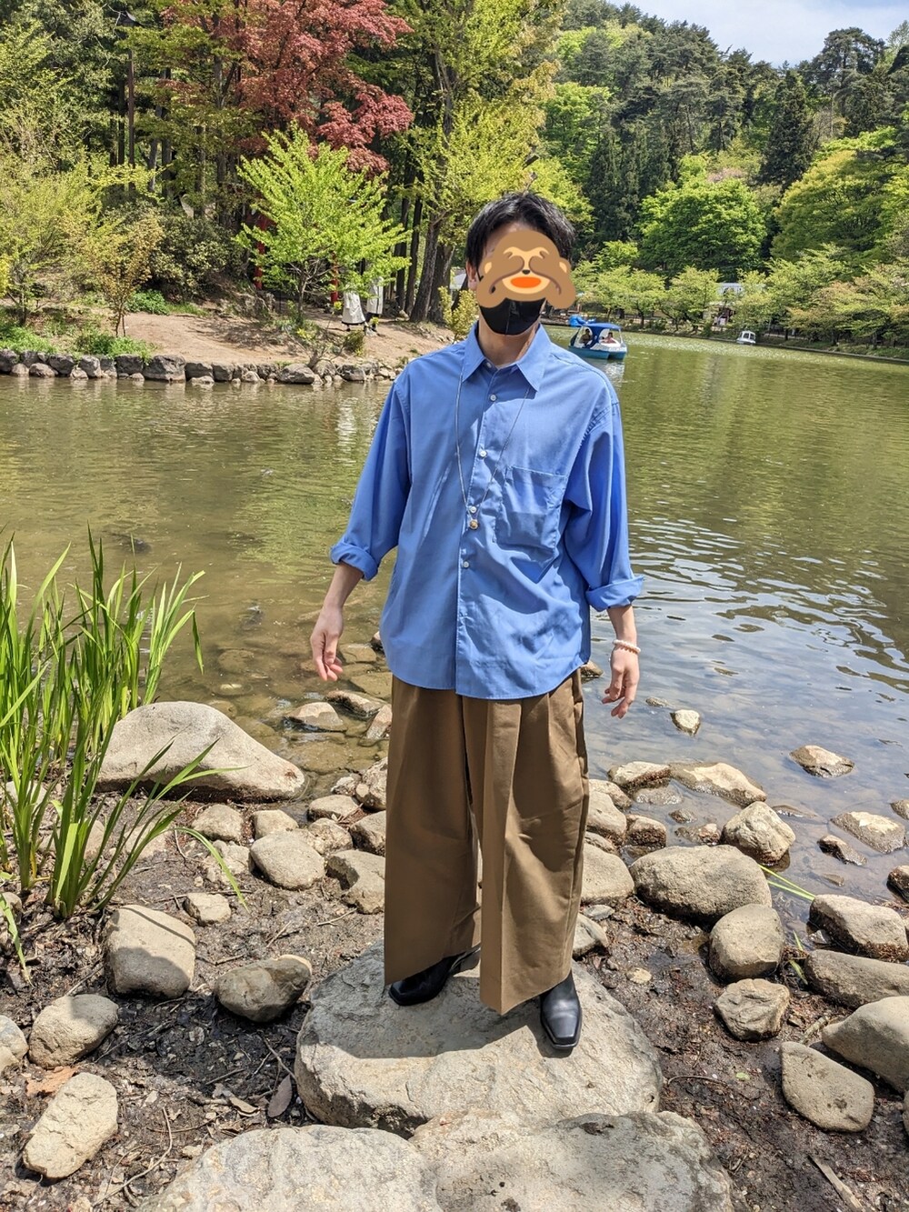 「休日スタイル、春コーデ、ベージュ、プチプラ、GU、オーバーサイズ、きれいめカジュアル、おしゃれさんと繋がりたい、ブーツ、今日のコーデ、カジュアル、ブルー」｜「WYM LIDNMのTENCEL RELAX WIDE SHIRT（シャツ/ブラウス、ブルー系）」を使った、Yiさん（メンズ・167cm）の春コーディネートの2枚目の写真