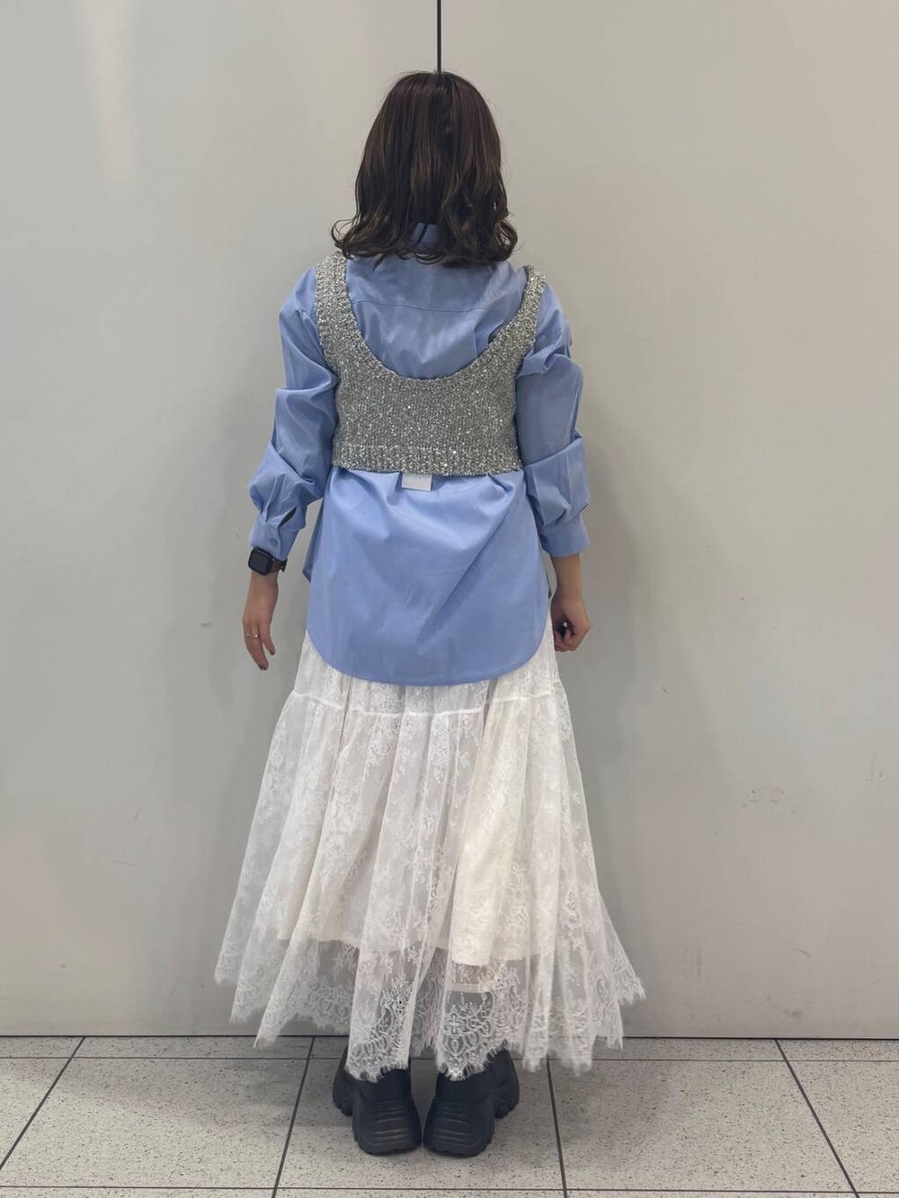 「女子ウケ、着痩せ・細見え、ガーリー、春コーデ、冬コーデ、新作、ローリーズスタイル_LOWRYS FARM、LOWRYS FARM」｜「LOWRYS FARMのストレッチスニーカーブーツ　133385（ブーツ、ブラック系）」を使った、ことさん（レディース・155cm）の冬コーディネートの3枚目の写真