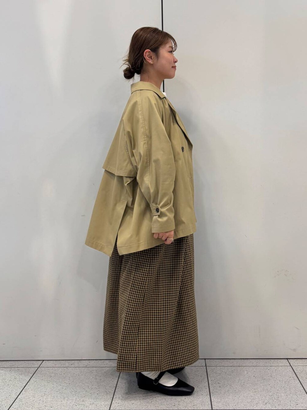 「女子ウケ、着痩せ・細見え、ガーリー、ローリーズスタイル_LOWRYS FARM、着痩せ、LOWRYS FARM、淡色コーデ、新作、きれいめカジュアル」｜「LOWRYS FARMのジャガードフリンジＬＳ　102891（Tシャツ/カットソー、ベージュ系）」を使った、ことさん（レディース・155cm）の春コーディネートの4枚目の写真