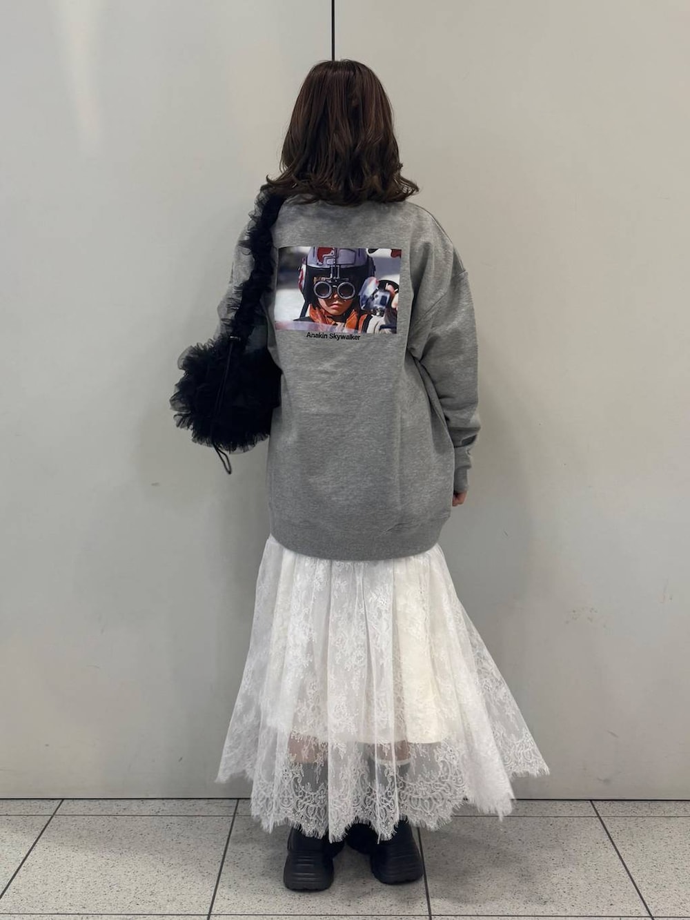 「女子ウケ、着痩せ・細見え、ガーリー、メンズライク、スウェット、ローリーズスタイル_LOWRYS FARM、LOWRYS FARM、春コーデ、冬コーデ、新作」｜「LOWRYS FARMのストレッチスニーカーブーツ　133385（ブーツ、ブラック系）」を使った、ことさん（レディース・155cm）の冬コーディネートの3枚目の写真