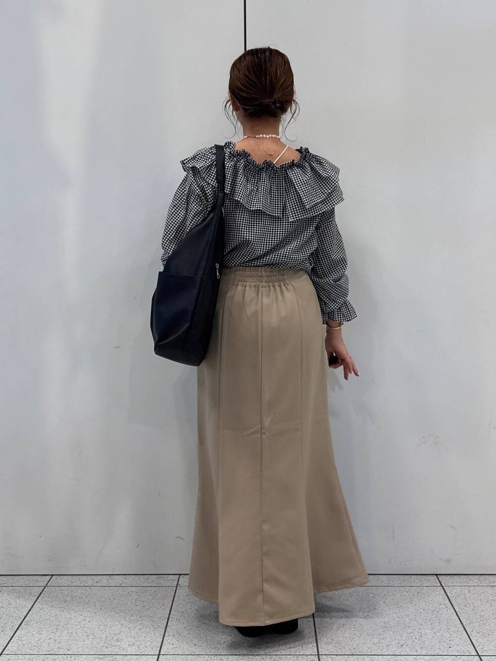「女子ウケ、着痩せ・細見え、ガーリー、ローリーズスタイル_LOWRYS FARM、着痩せ、LOWRYS FARM、淡色コーデ、新作、きれいめカジュアル」｜「GLOBAL WORKのエアかる厚底ローファー/136031（ローファー、ブラック系）」を使った、ことさん（レディース・155cm）の冬コーディネートの3枚目の写真