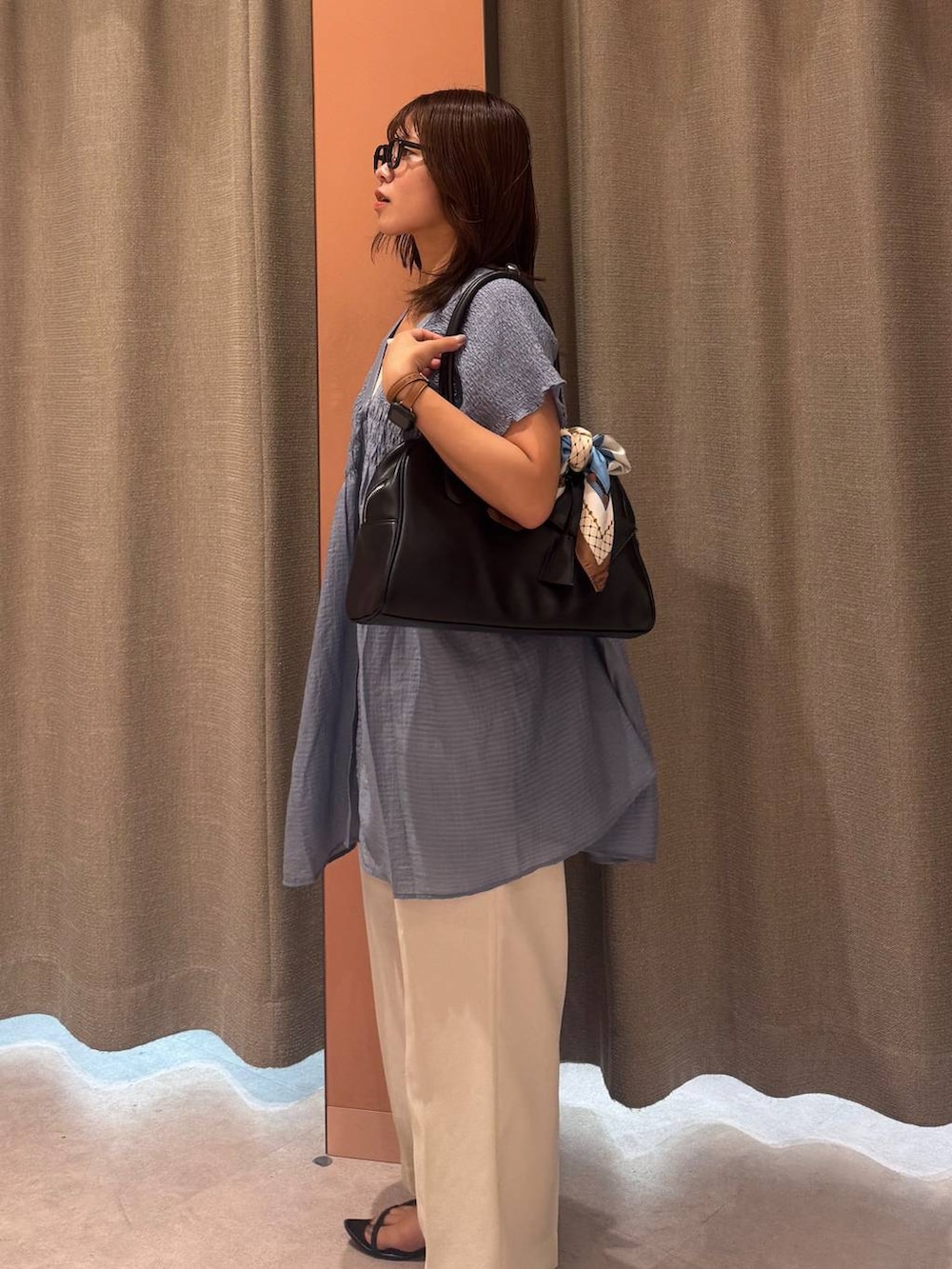 「女子ウケ、きれいめカジュアル、着痩せ・細見え、ガーリー、ローリーズスタイル_LOWRYS FARM、着痩せ、LOWRYS FARM、淡色コーデ、新作」｜「LOWRYS FARMのホップサックワイドパンツ　242754（スラックス、ホワイト系）」を使った、ことさん（レディース・155cm）の夏コーディネートの2枚目の写真