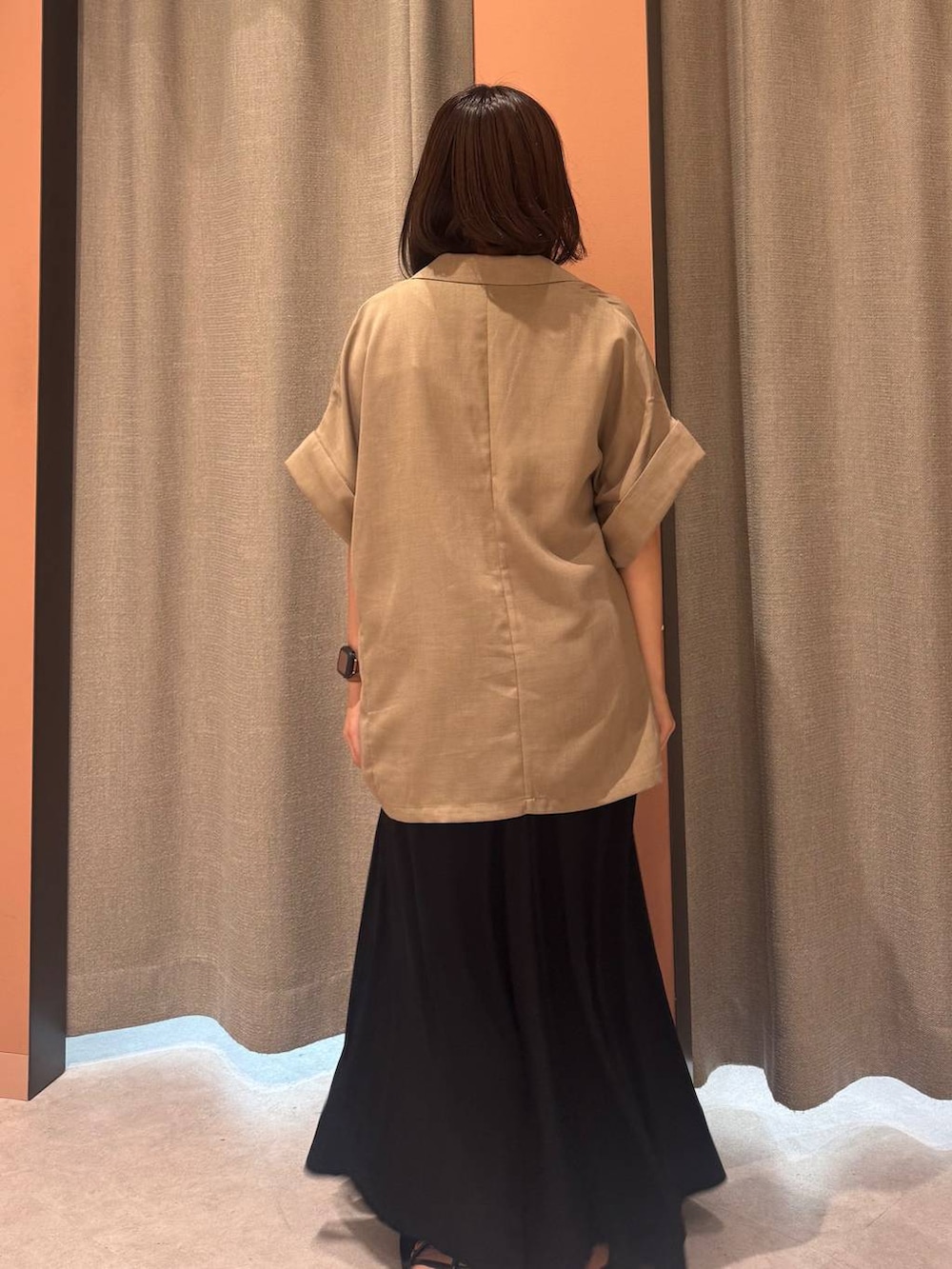 「淡色コーデ、女子ウケ、着痩せ・細見え、ガーリー、ローリーズスタイル_LOWRYS FARM、着痩せ、LOWRYS FARM、新作、きれいめカジュアル」｜「LOWRYS FARMのポインテッドナローサンダル  287486（サンダル、ブラック系）」を使った、ことさん（レディース・155cm）の夏コーディネートの3枚目の写真