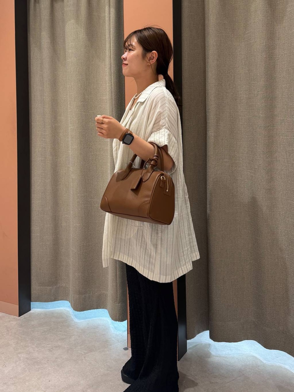 「女子ウケ、着痩せ・細見え、ガーリー、ローリーズスタイル_LOWRYS FARM、着痩せ、LOWRYS FARM、淡色コーデ、新作、きれいめカジュアル」|「LOWRYS FARMのノルマンディシアージャケット 289956(テーラードジャケット、その他)」を使った、ことさん(レディース・155cm)の夏コーディネートの2枚目の写真