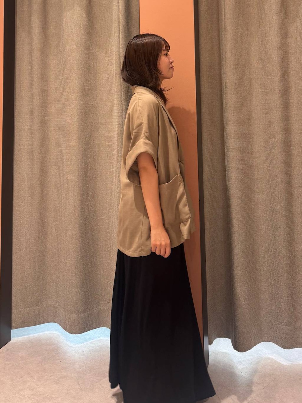 「淡色コーデ、女子ウケ、着痩せ・細見え、ガーリー、ローリーズスタイル_LOWRYS FARM、着痩せ、LOWRYS FARM、新作、きれいめカジュアル」｜「LOWRYS FARMのポインテッドナローサンダル  287486（サンダル、ブラック系）」を使った、ことさん（レディース・155cm）の夏コーディネートの4枚目の写真