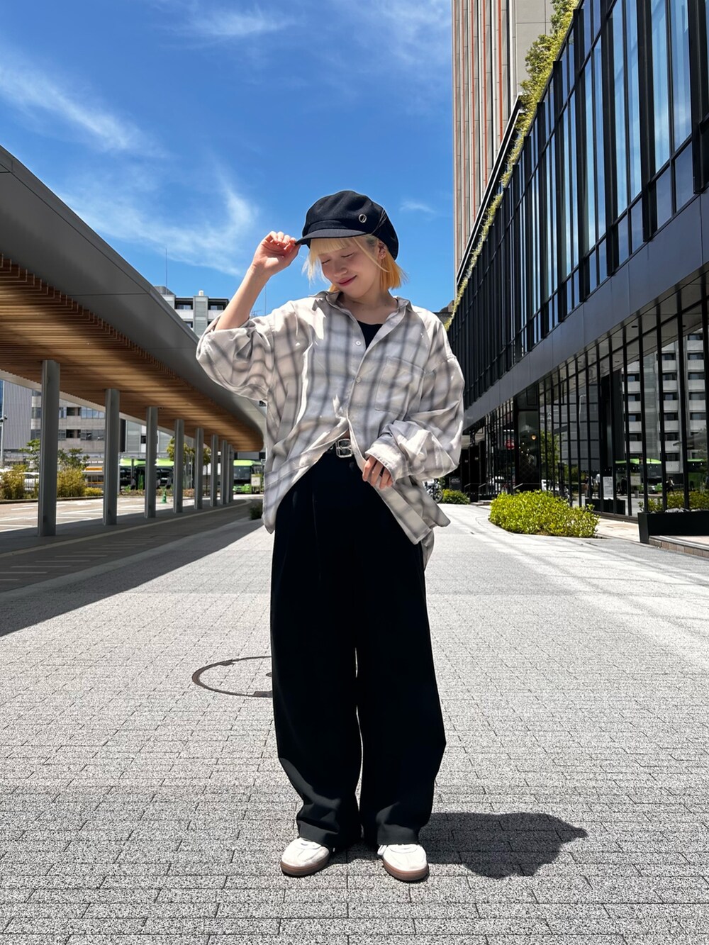 「OVERRIDE、OVERRIDE金沢、Chapeau d’ O、キャスケット、キャスケットコーデ、シャツスタイル」｜「Chapeau d' OのChapeau d' O TM Casquette / シャポードオー（キャスケット、ブラック系）」を使った、ひかるさん（レディース・153cm）の春コーディネートの2枚目の写真
