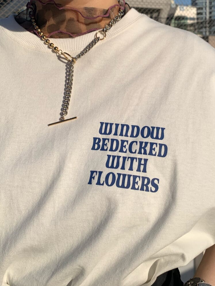 その他のTシャツ/カットソー、ホワイト系のTシャツ/カットソー、ブラック系のその他パンツを着用したレディースの夏コーディネートの5枚目の写真