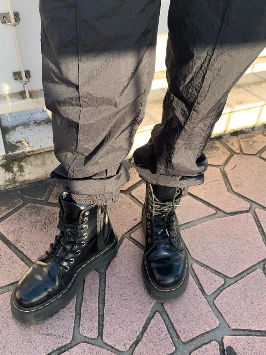 その他のTシャツ/カットソー、ホワイト系のTシャツ/カットソー、ブラック系のその他パンツを着用したレディースの夏コーディネートの8枚目の写真