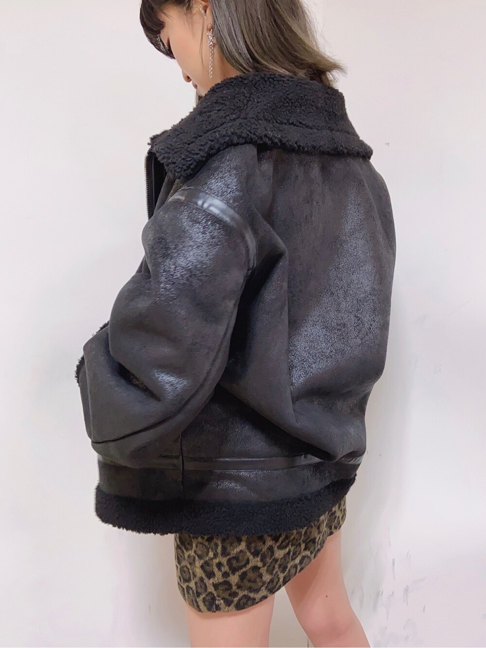 その他のスカートを着用したレディースの秋コーディネートの4枚目の写真