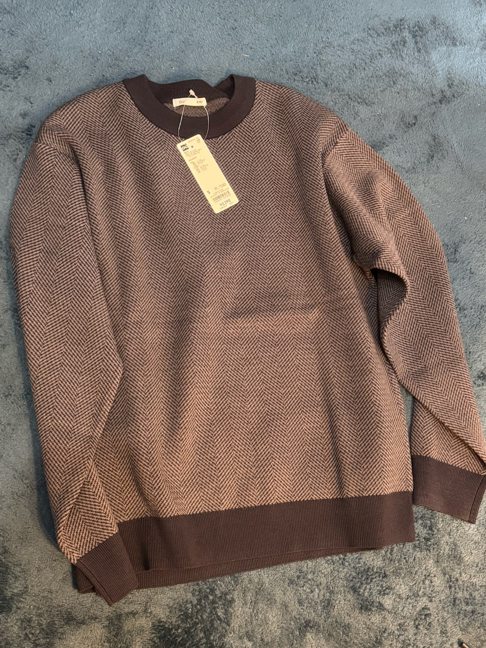 「ニット、古着MIX、モノトーンコーデ、秋服、レイヤードスタイル、American style」｜「GUのアイテム（ニット/セーター、グレー系）」を使った、けびんさん（メンズ・161cm）の秋コーディネートの2枚目の写真