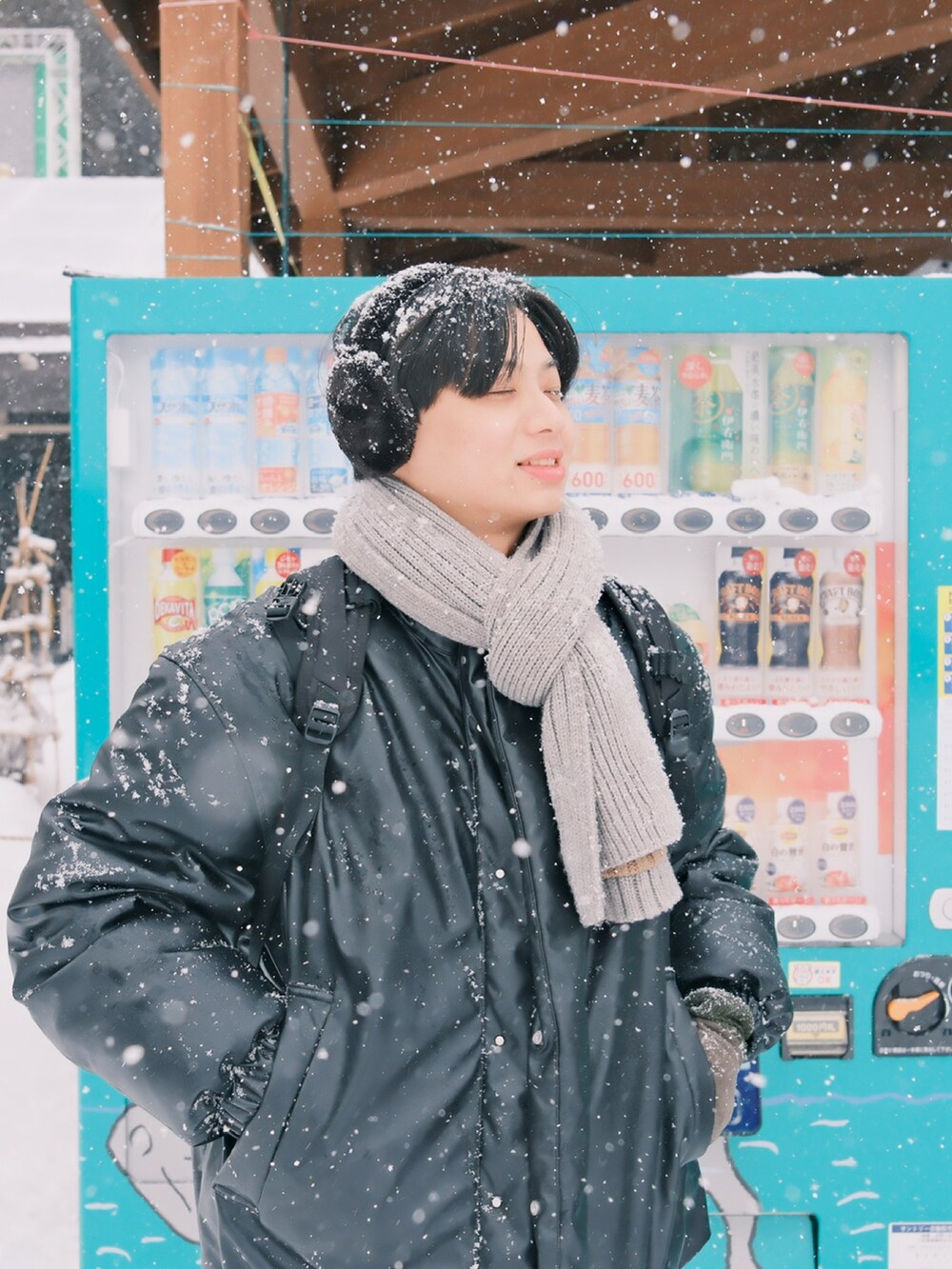 「ZARAのアイテム（ダウンジャケット/コート、ブラック系）」を使った、jamesliu😃さん（メンズ・171cm）の春コーディネートの2枚目の写真