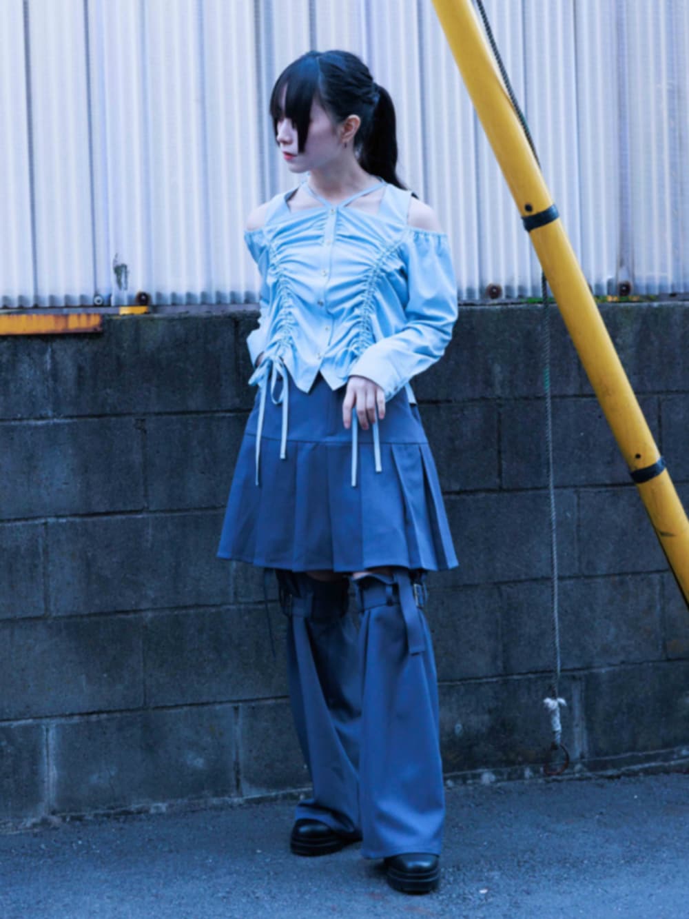 「axes femme、axes femme POETIQUE、春色、春服、レイヤードスタイル、春夏コーデ、グレー、リボン、シャツ、サブカル、サブカル地雷、スポーツmix、スポーツミックス」｜「axes femme POETIQUEのジャカード切替ブルゾン（ブルゾン、グレー系）」を使った、ありさん（レディース・155cm）の春コーディネートの5枚目の写真
