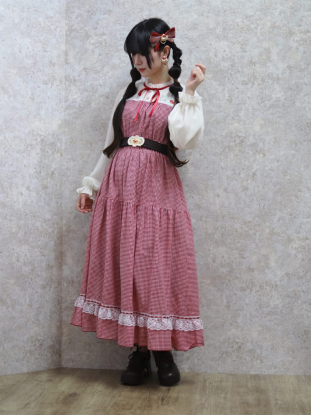「axes femme、axes femme POETIQUE、低身長、低身長コーデ、低身長女子、ブルゾンコーデ、ガーリーコーデ、ガーリー、ガーリースタイル」|「axes femme POETIQUEのガトー・フレーズイヤリング(イヤリング、レッド系)」を使った、ありさん(レディース・155cm)の冬コーディネートの4枚目の写真