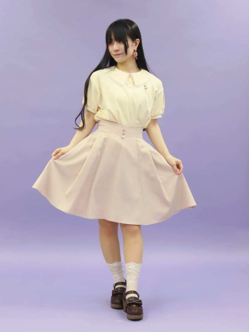 「axes femme、axes femme POETIQUE、デートコーデ、ミニスカート、韓国ファッション、夏コーデ、スカートスタイル、夏コーデ、150cm台コーデ、フリル、カジュアルガーリー、カジュアルガーリーコーデ」｜「axes femme POETIQUEのガーリーリボンローファー（ローファー、ブラウン系）」を使った、ありさん（レディース・155cm）の夏コーディネートの4枚目の写真