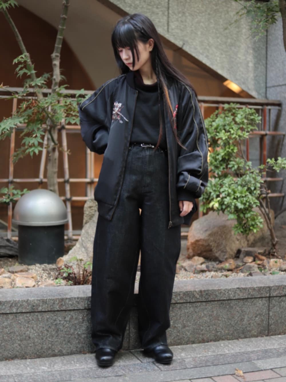 「axes femme、AXES-X、Fickle Bebe、低身長、低身長コーデ、デニム、秋コーデ、テーマパークコーデ、ハロウィン、お出かけコーデ、ブーツ、ブルゾン」｜「axes femmeのキルティング切替ブーツ（ブーツ、ブラック系）」を使った、ありさん（レディース・155cm）の秋コーディネートの3枚目の写真