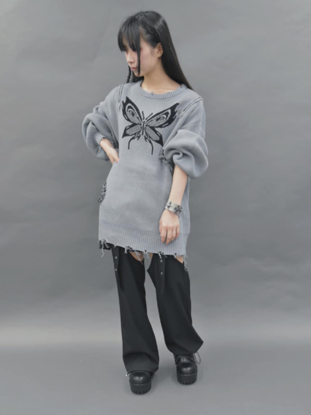 「axes femme、axes femme POETIQUE、低身長、低身長コーデ、低身長女子、お出かけコーデ、ニット、ブーツ、セパレートパンツ、脚出し」|「axes femme POETIQUEのレースアップミドルブーツ(ブーツ、ブラック系)」を使った、ありさん(レディース・155cm)の秋コーディネートの3枚目の写真