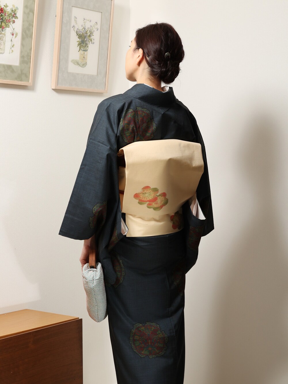 「きもの、着物、着物コーデ、着物女子、大島紬、アラフォー、ママコーデ、ママファッション、クラッチバッグ」｜「only.kimonoのアイテム（和装小物、ブラック系）」を使った、MIKAさん（骨格ナチュラル・レディース・161cm）の冬コーディネートの2枚目の写真