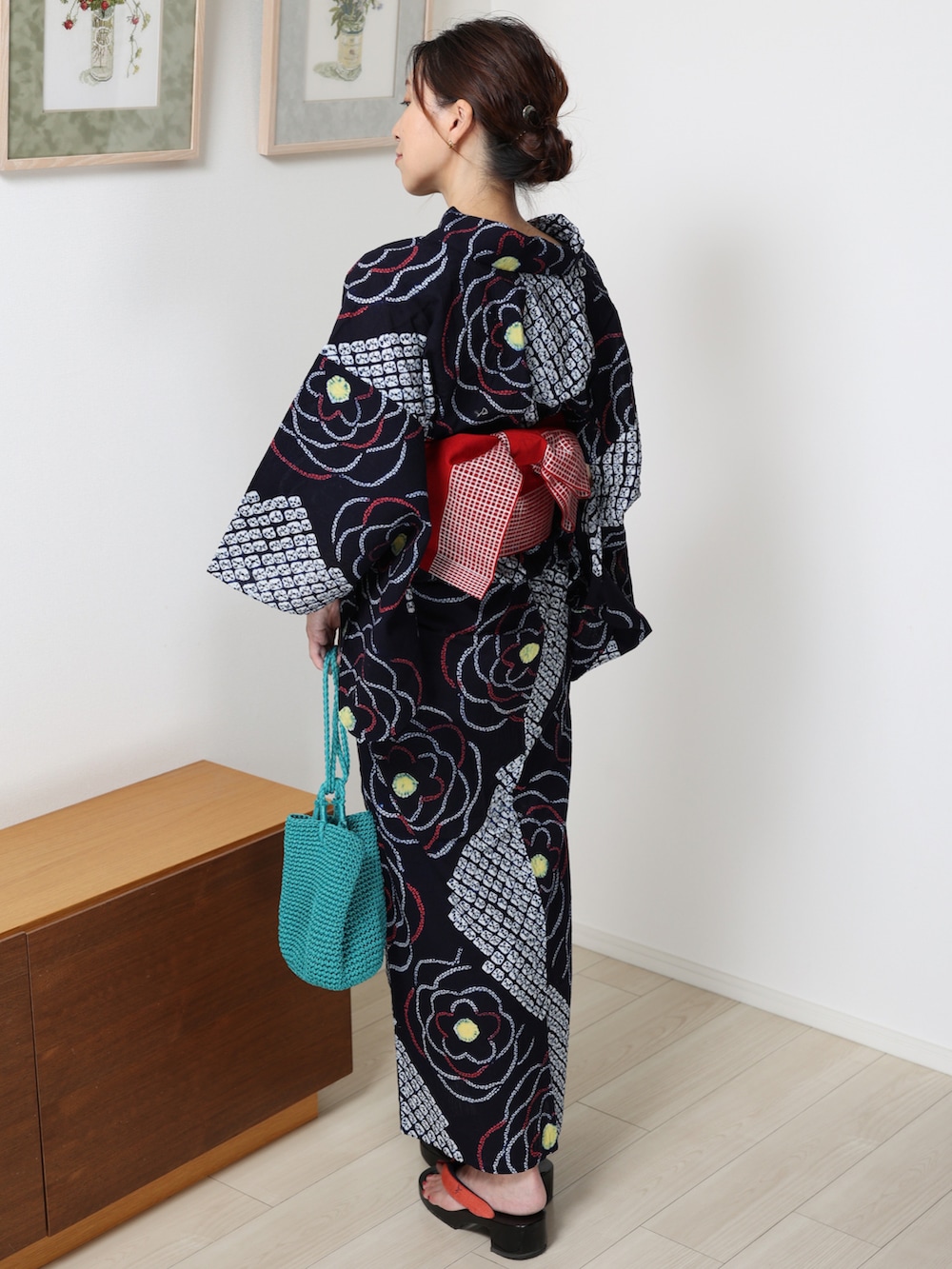 「お出かけコーデ、夏コーデ、浴衣、ゆかた、着物、ママコーデ、ママファッション、アラフォー、かごバッグ」｜「LEPSIMのカラークロッシェショルダー　269158（ショルダーバッグ、グリーン系）」を使った、MIKAさん（骨格ナチュラル・レディース・161cm）の夏コーディネートの2枚目の写真