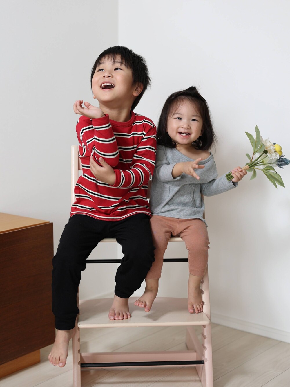 「プチプラ、ルームウェア、ワンマイルウェア、男の子、男の子コーデ、UNIQLO、むすこーで、兄妹コーデ」｜「UNIQLOのアイテム（ルームウェア、レッド系）」を使った、MIKAさん（骨格ナチュラル・キッズ・110cm）の秋コーディネートの2枚目の写真