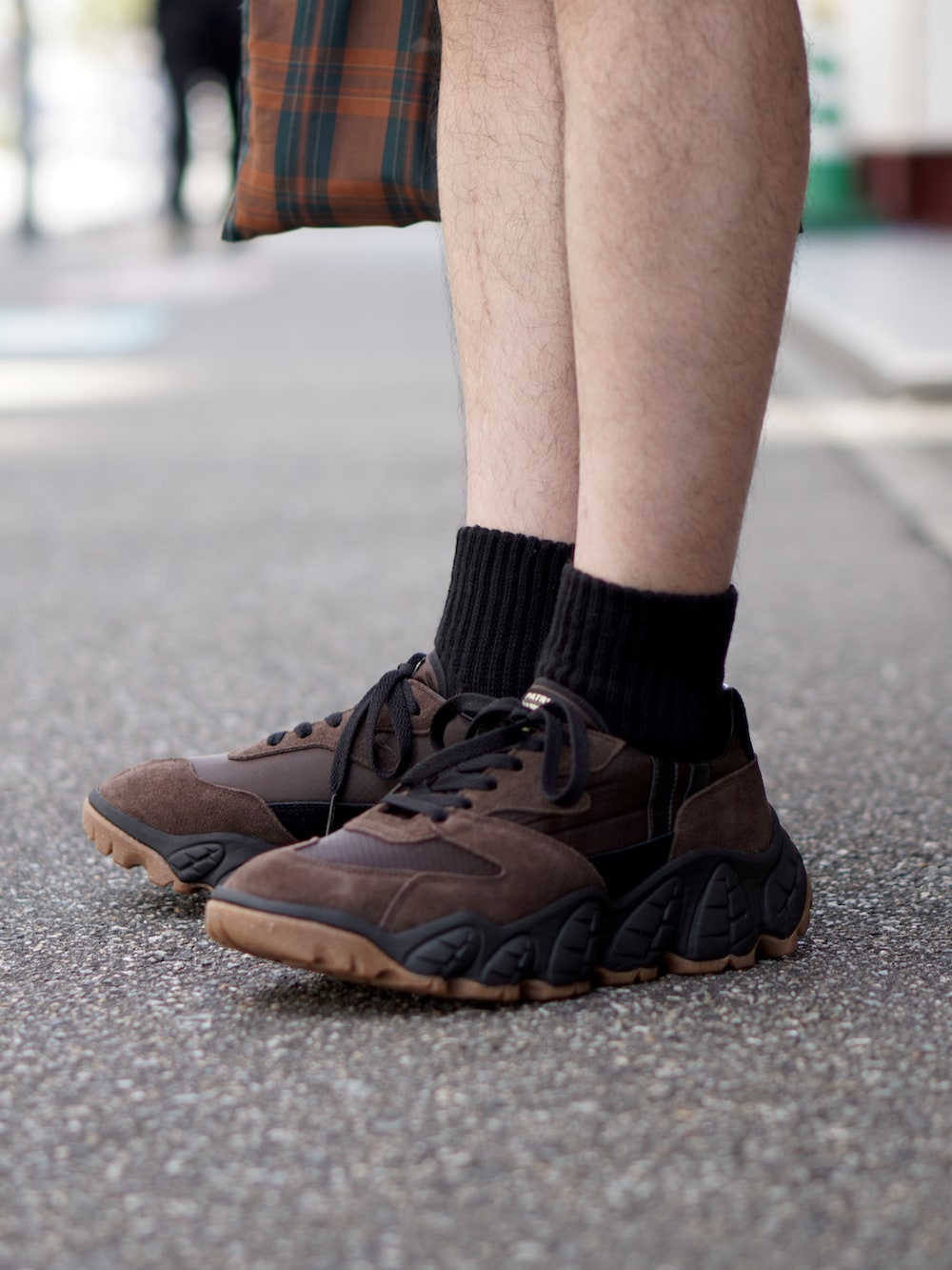 「秋服準備はじめました、シンプルコーデ、ブラックコーデ、ショーツ、ハーフパンツ、ショートパンツ、キャップ、サングラス、秋コーデ、秋カラー、スニーカー、厚底シューズ、Patrick、秋っぽコーデ更新中」｜「WALLA WALLA SPORTのアイテム（Tシャツ/カットソー、ブラック系）」を使った、matsu_no_motoさん（メンズ・176cm）の夏コーディネートの2枚目の写真