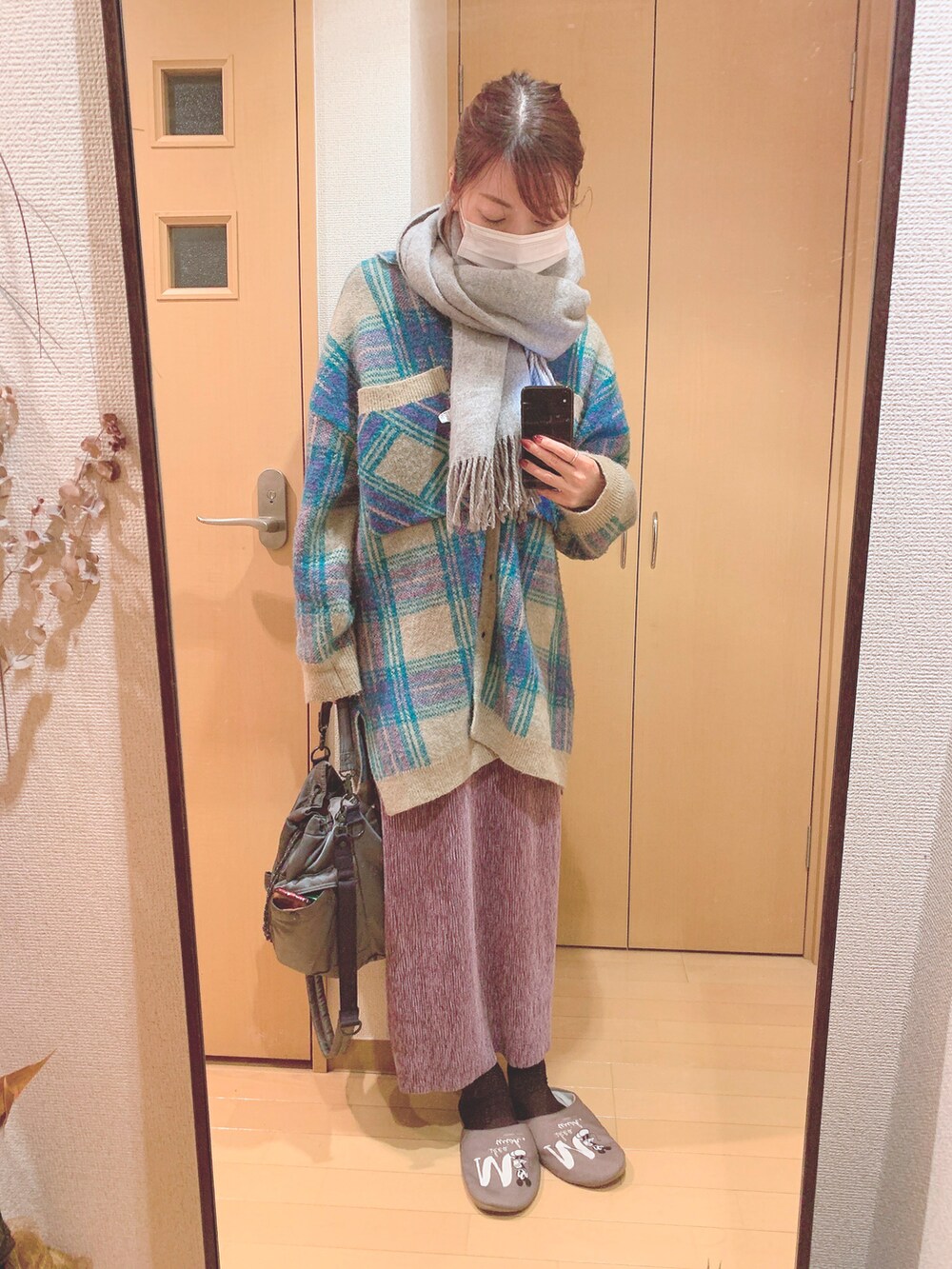 「クリスマスに着たい服、大人女子、淡色コーデ、クリスマスコーデ、プチプラ、きれいめカジュアル、おしゃれさんと繋がりたい、色遊び、可愛い、おきにいりアイテム、ootd、韓国ブランド、韓国ファッション」｜「吉田カバンのアイテム（バッグ、シルバー系）」を使った、LULUさん（レディース・163cm）の冬コーディネートの2枚目の写真