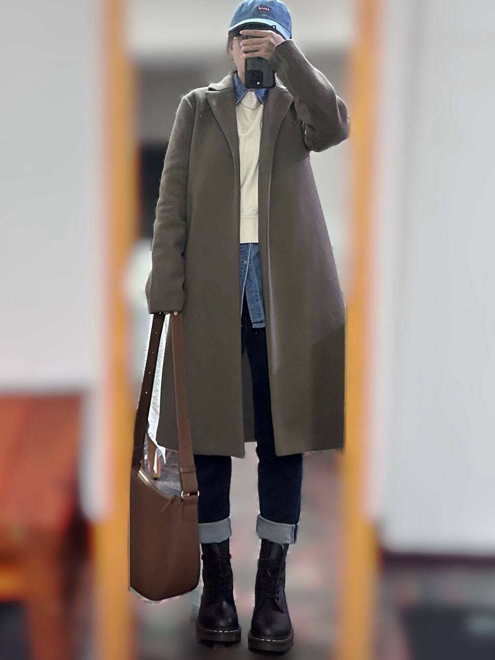 「UNIQLO、Dr.Martens、秋冬コーデ、冬天、老帽、ootd」｜「Levi'sの2023-10 $1490（キャップ、ブルー系）」を使った、c.s.y.さん（レディース・154cm）の冬コーディネートの2枚目の写真