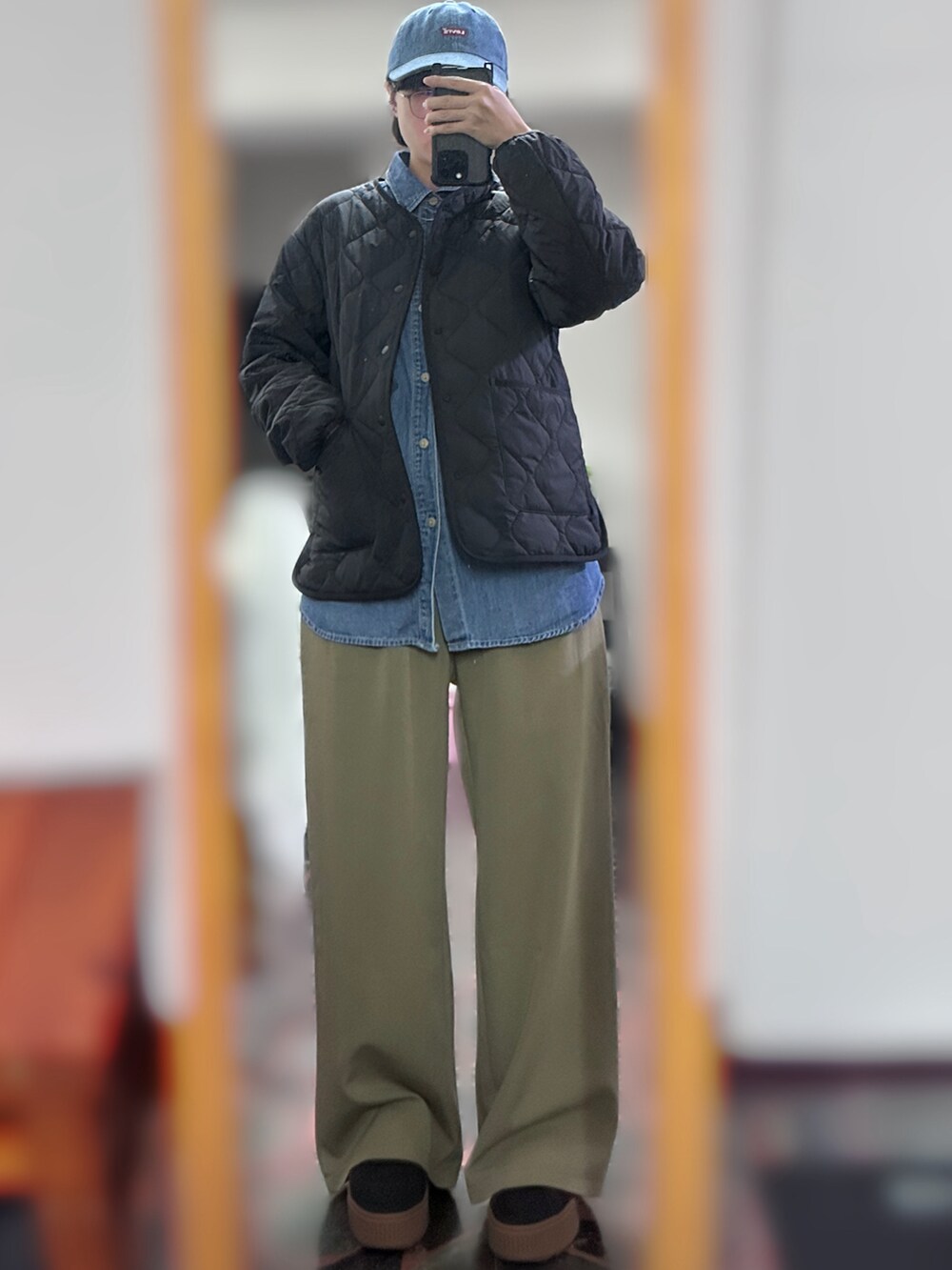 「小個子穿搭、寬鬆、UNIQLO、厚底鞋、帽子、Levi's、寬褲」｜「Levi'sの2023-10 $1490（キャップ、ブルー系）」を使った、c.s.y.さん（レディース・154cm）の冬コーディネートの2枚目の写真