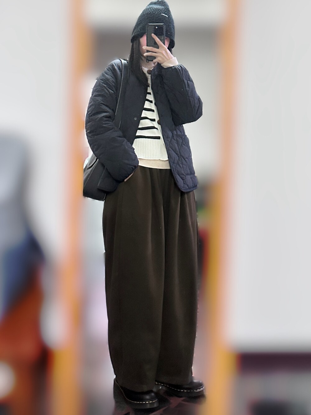 「秋冬コーデ、UNIQLO、條紋、毛衣、Dr.Martens、ootd、小個子」｜「GUの2024-01 s $390（アンサンブル、ホワイト系）」を使った、c.s.y.さん（レディース・154cm）の冬コーディネートの2枚目の写真