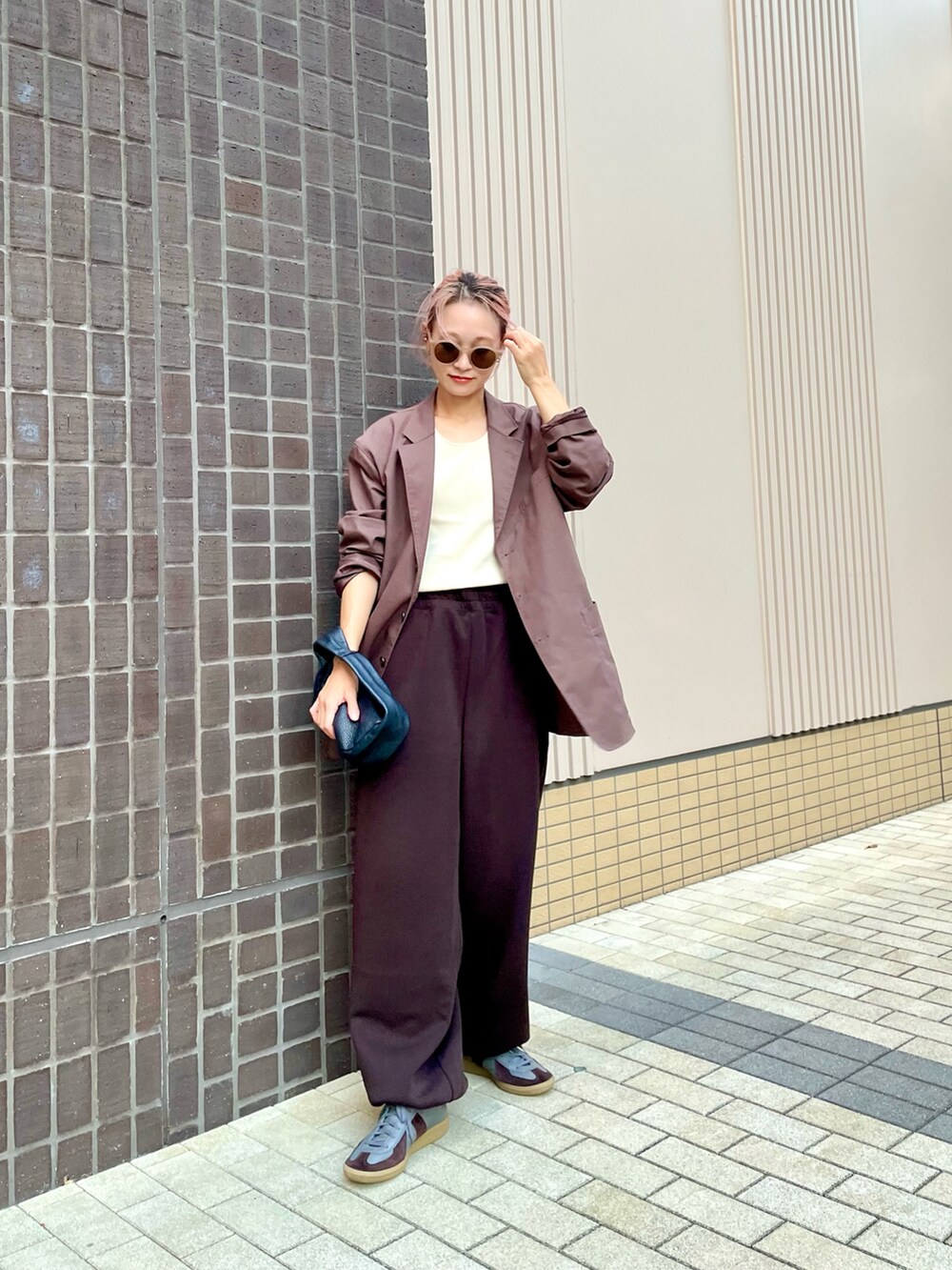 「秋コーデ、ワントーンコーデ、プチプラコーデ、プチプラ、UNIQLO、UNIQLOC、セットアップ、スポーツミックス、スニーカー、スウェットパンツ、ジャケット、ブラウン」｜「UNIQLOのアイテム（スウェットパンツ、ブラウン系）」を使った、Natsu♡さん（骨格ナチュラル・レディース・162cm）の秋コーディネートの2枚目の写真