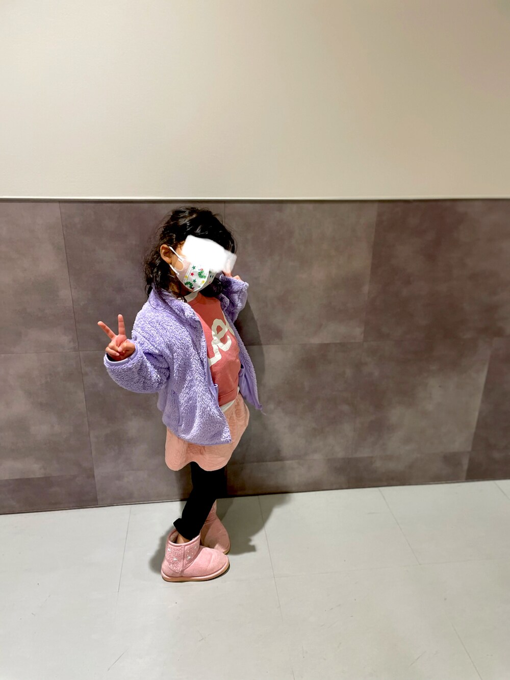 「秋冬コーデ、女の子コーデ、スウェット、ピンク、パープル×ピンク、スカンツ、101匹わんちゃん、フリース」｜「UNIQLOのアイテム（その他アウター、パープル系）」を使った、♪kotohana♪さん（キッズ・110cm）の冬コーディネートの2枚目の写真