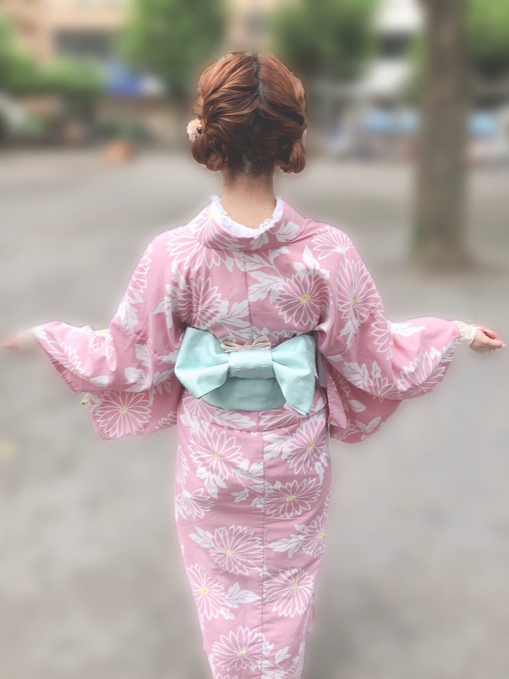 その他のその他、ホワイト系のレッグウェア、ピンク系の浴衣を着用したレディースの秋コーディネートの2枚目の写真