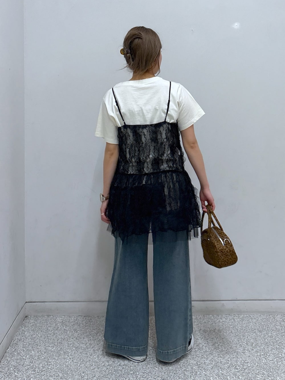 𝐒𝐡𝐢𝐧𝐨さんの「◆シンプルロゴTシャツ（FREE'S MART）」を使ったコーディネートの3枚目の写真