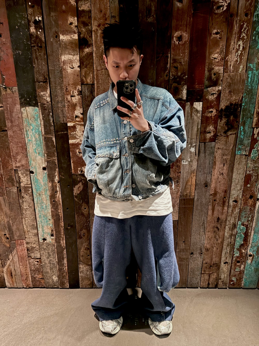 「hkboy、hk、martinerose、tanm、BALENCIAGA」｜「MARTINE ROSEのアイテム（デニムジャケット、ブルー系）」を使った、CMPさん（メンズ・174cm）の春コーディネートの2枚目の写真